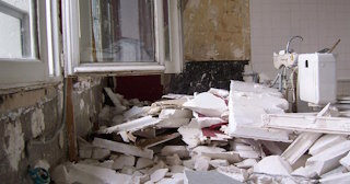 Демонтаж хрущевки в Пыть-яхе - удаление старых полов и стен по выгодной цене от 1777 рублей.